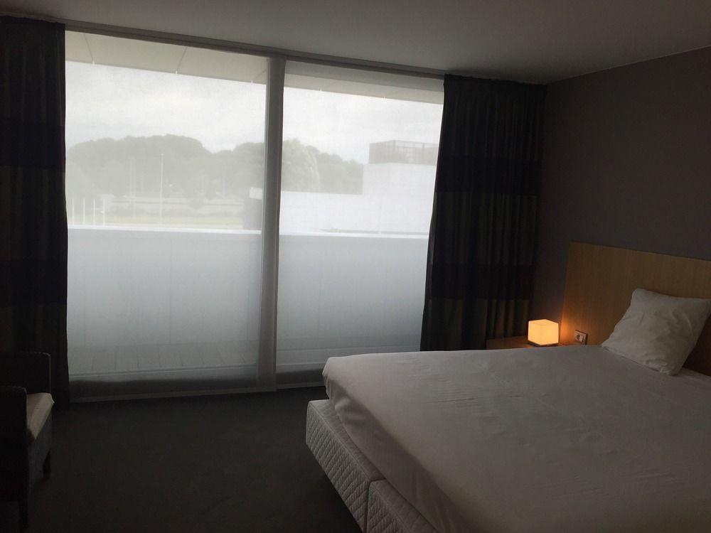 Ibis Styles Kortrijk Expo Hotel Bagian luar foto
